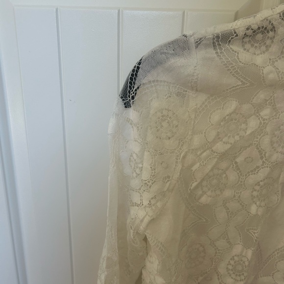 Elegant White Lace Women's Top - Picture 2 of 7